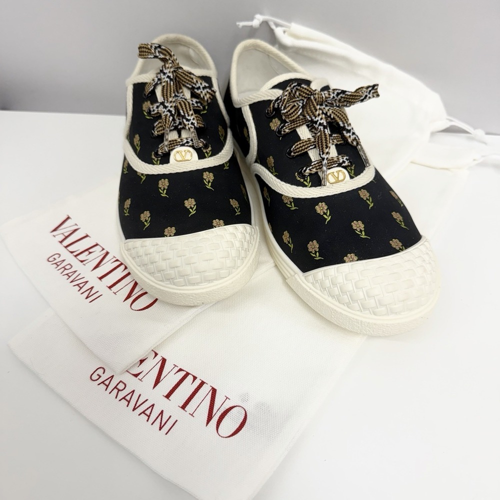Valentino Garavani Sneakers Bay by Bay NWT 2 Valentino Sleeper bags Size 38 8 B